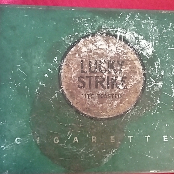 Lucky Strike Cigarette Tin - Picture 2 of 5